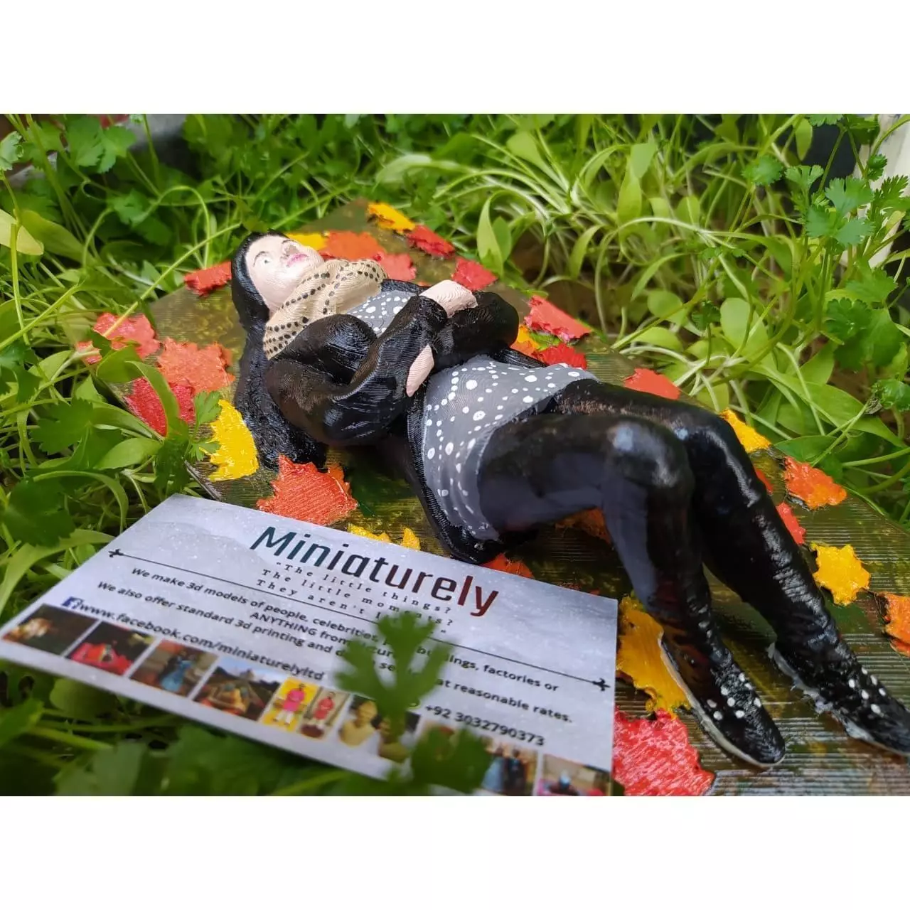GIRL IN PARK - LEAF - AUTUMN GIRL - SPRING- GIRL LAYING - LEAVES 3D print model