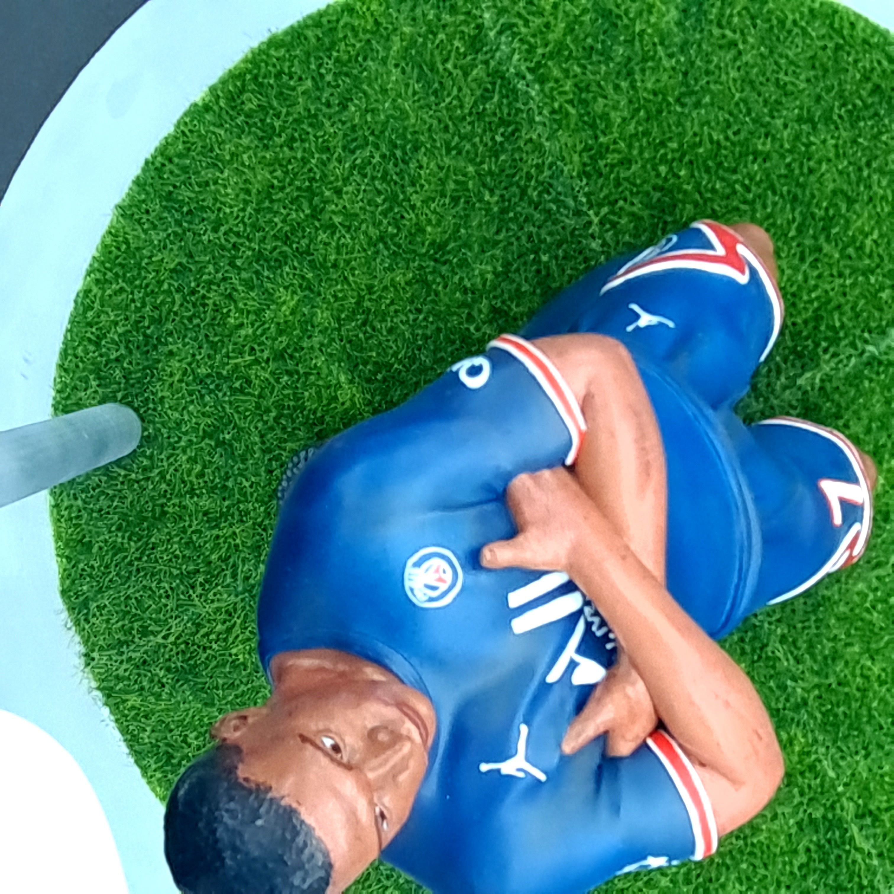 Footballeur Kylian Mbappe 3D print model_15