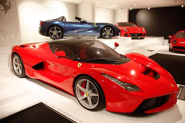 la ferrari Low-poly 3D model_0