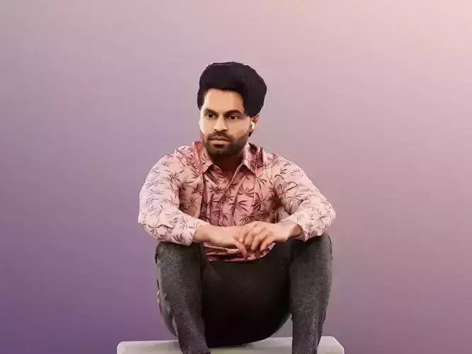 Panju 13051 - Sitting Mediterranen Man 