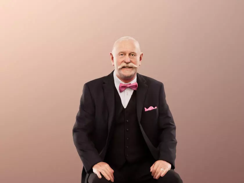 Eddie 12919 - Sitting Elegant Older Man Low-poly 3D model