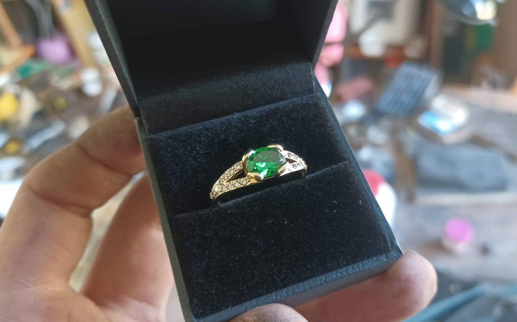Gold Ring with emerald gem - 3D PRINT 3D print model_1