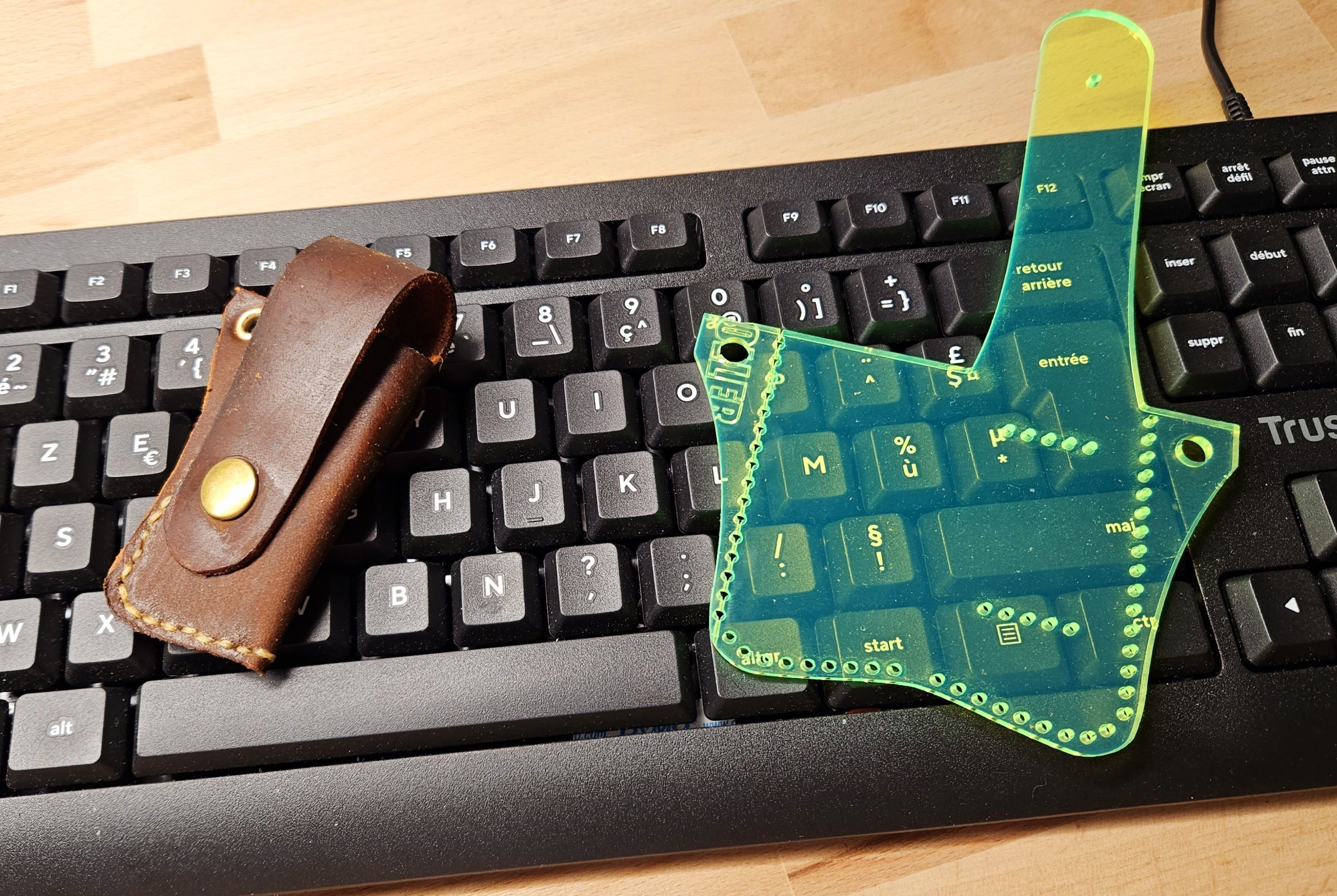 Luxury Leather Cryptocurrency Wallet Case for Ledger Nano S 3D model_2