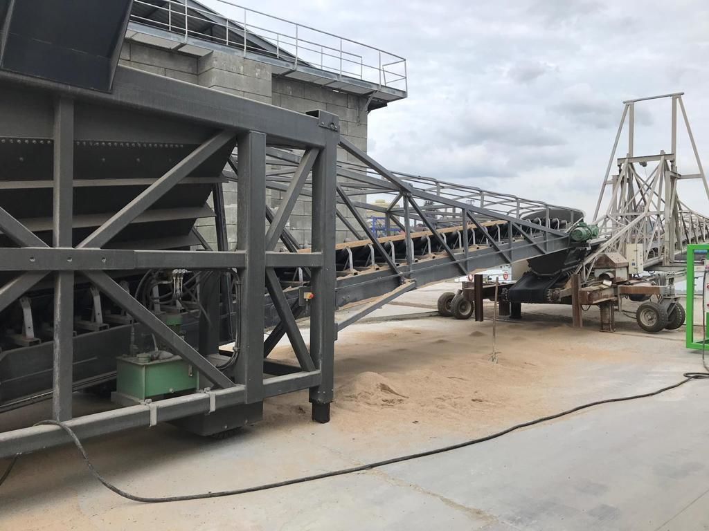 Mobile hopper feeder for port utilities 3D model_12