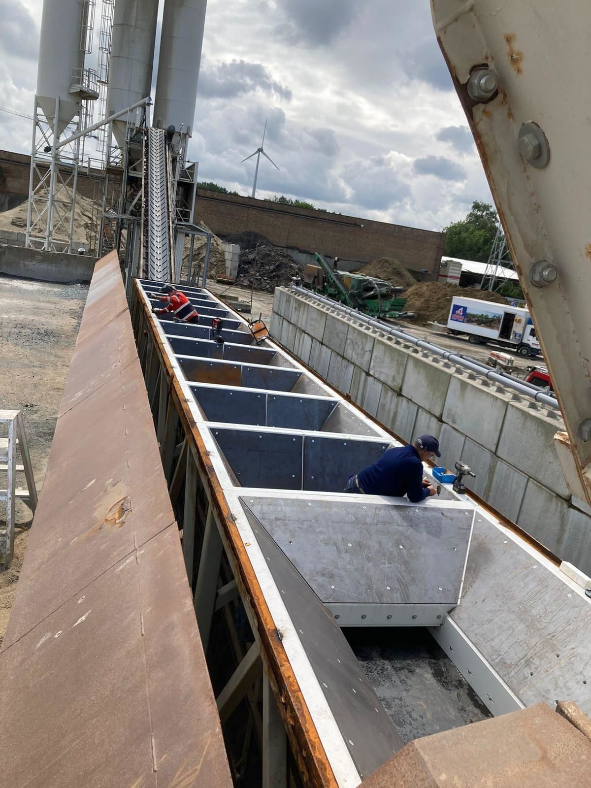 Bunkers with chutes for concrete batching plant 3D model_10