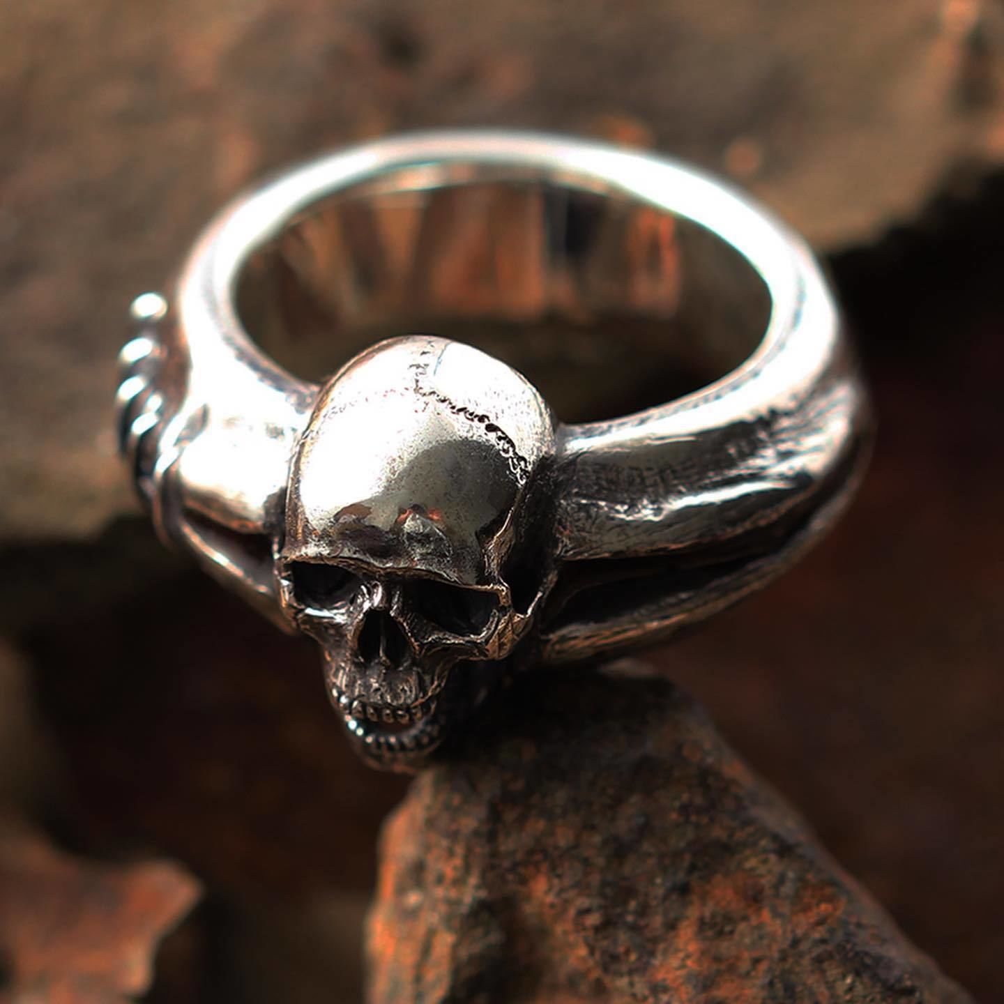 Skull With Stitching Ring 3D print model_3