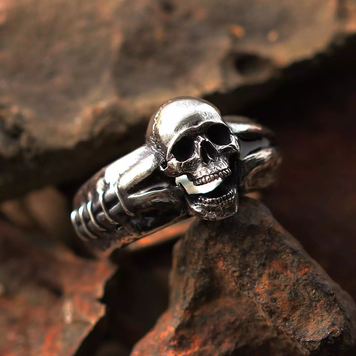 Skull With Stitching Ring 3D print model_0
