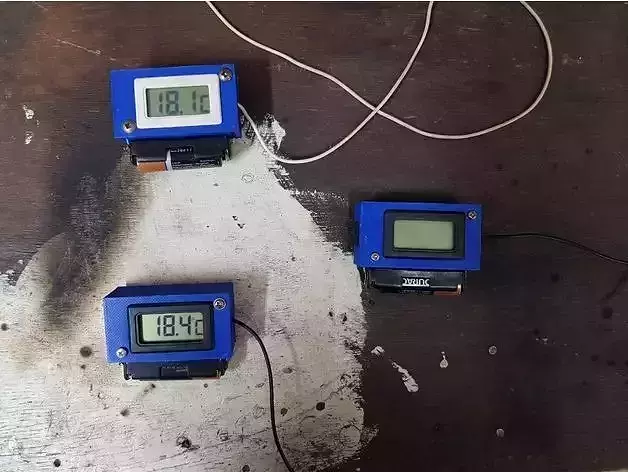 Refrigerator digital thermometer housing