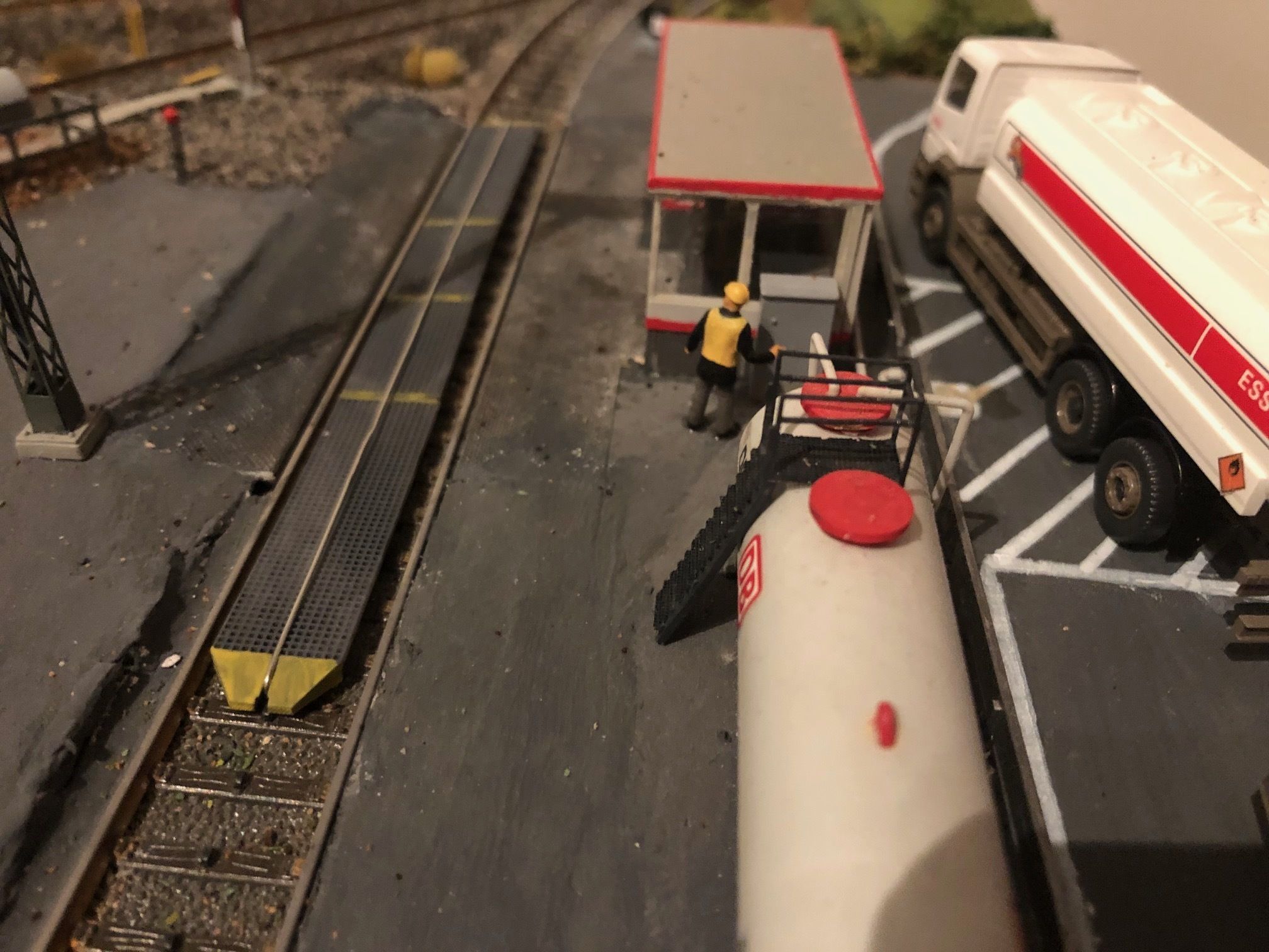 Wartungsbuehne und Gleisabdeckungen in H0 3D print model_8