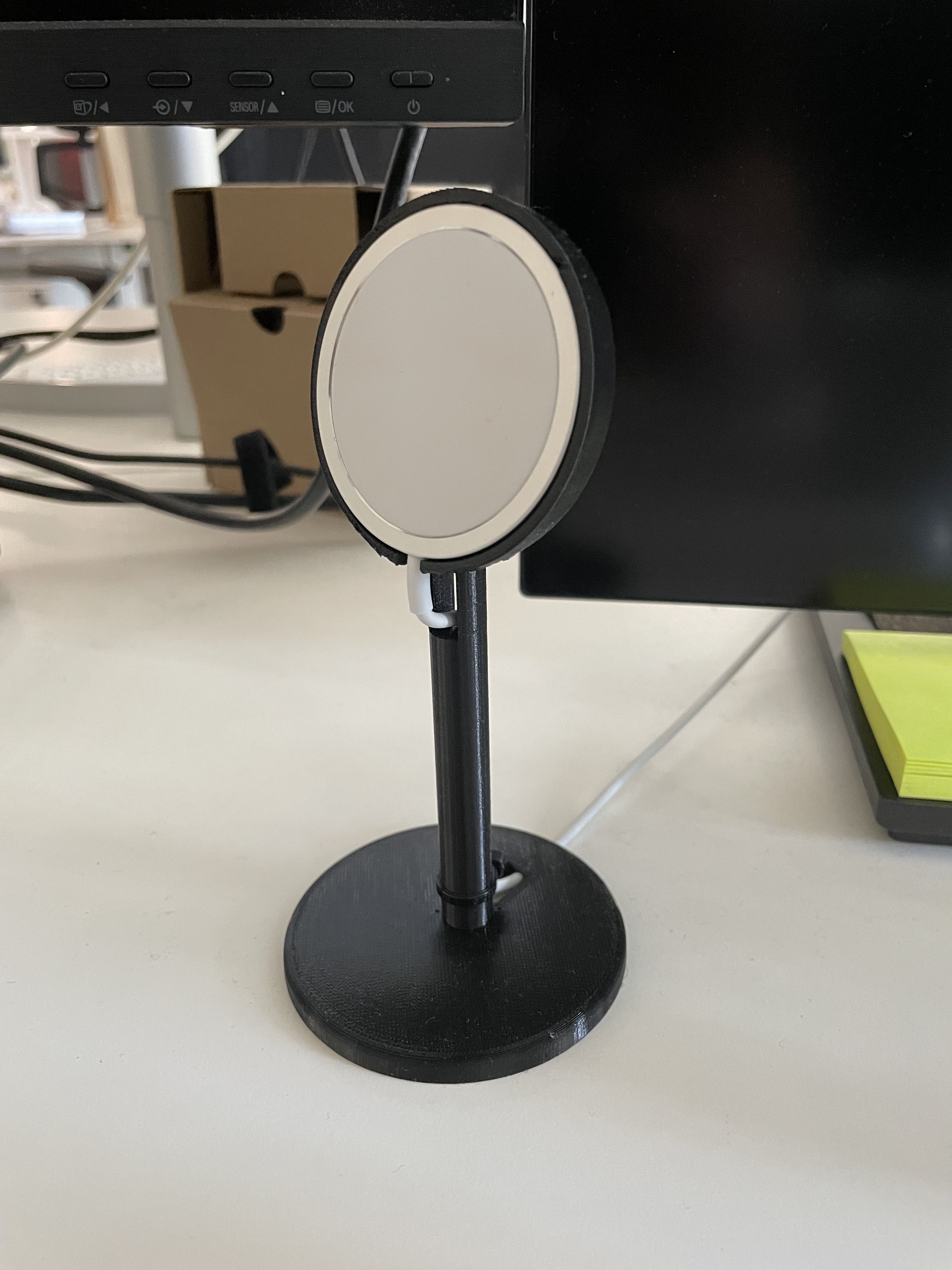 Minimalistic magsafe iphone stand 3D print model_3