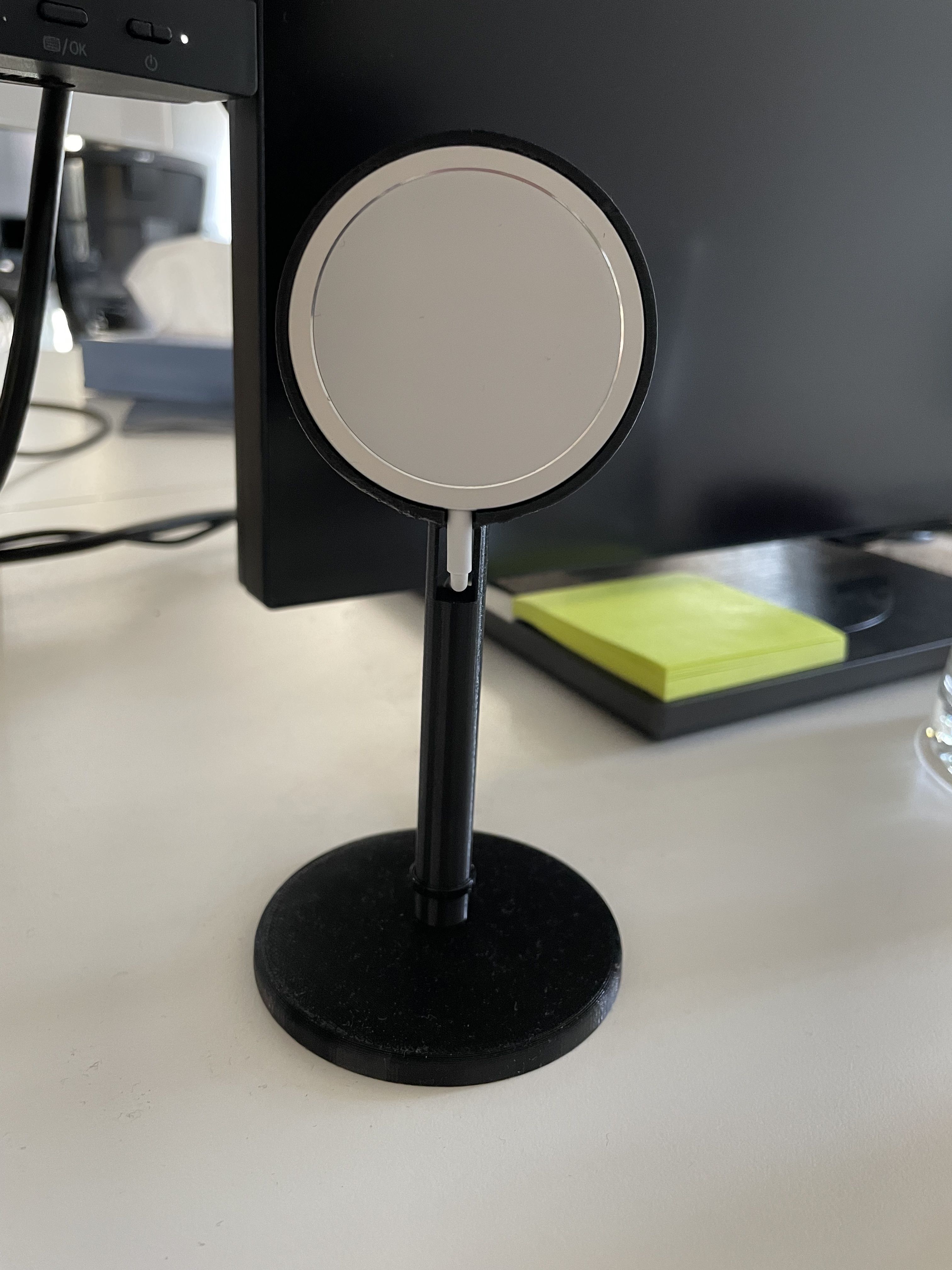 Minimalistic magsafe iphone stand 3D print model_2