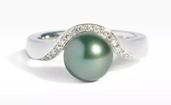 Fashion Ring with pearl and diamonds Free 3D print model