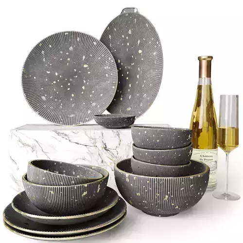 Set of dishes