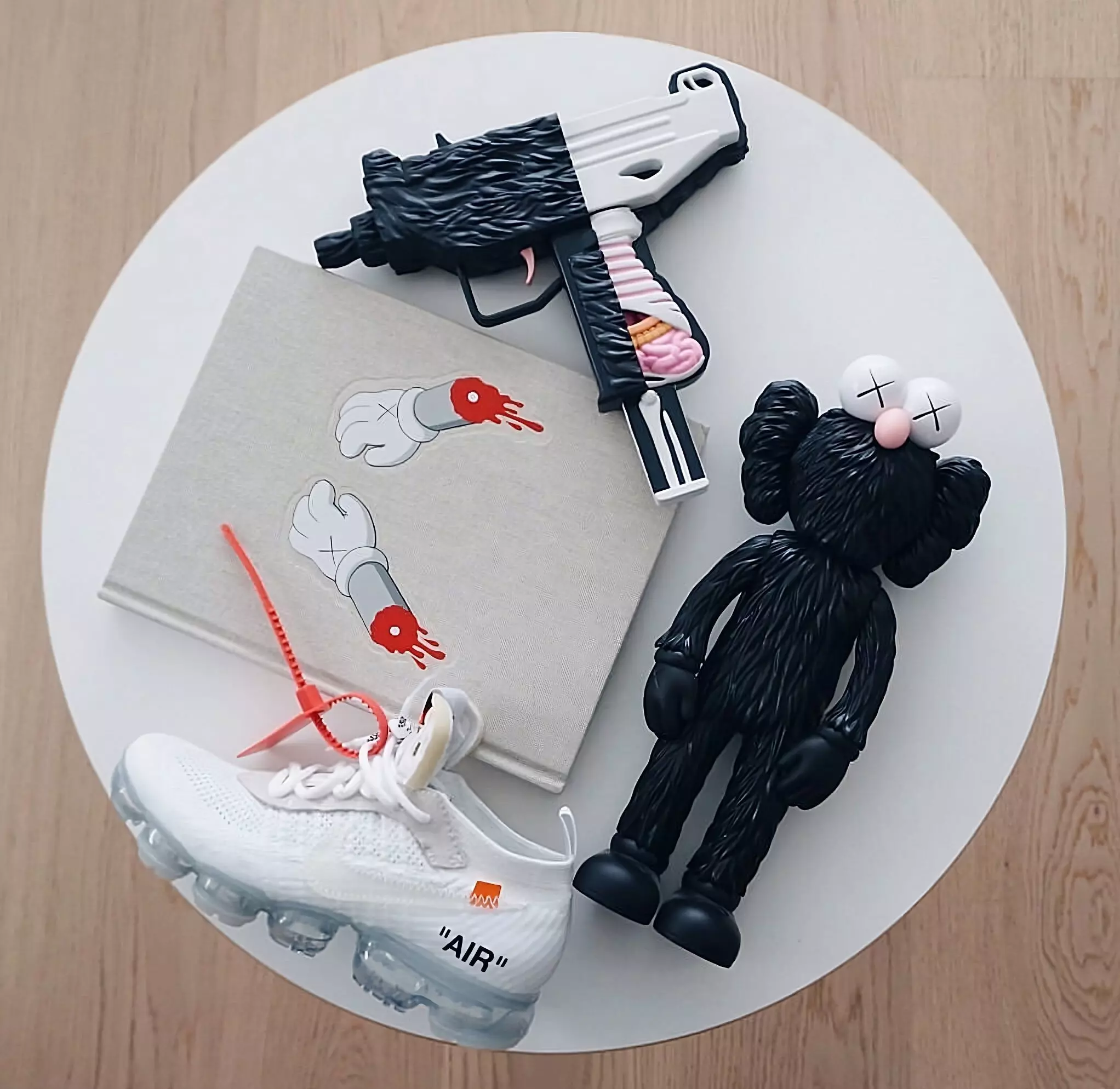 Kaws BFF x Uzi BFF x Bloody Hands Companion for Print 3D print model_0