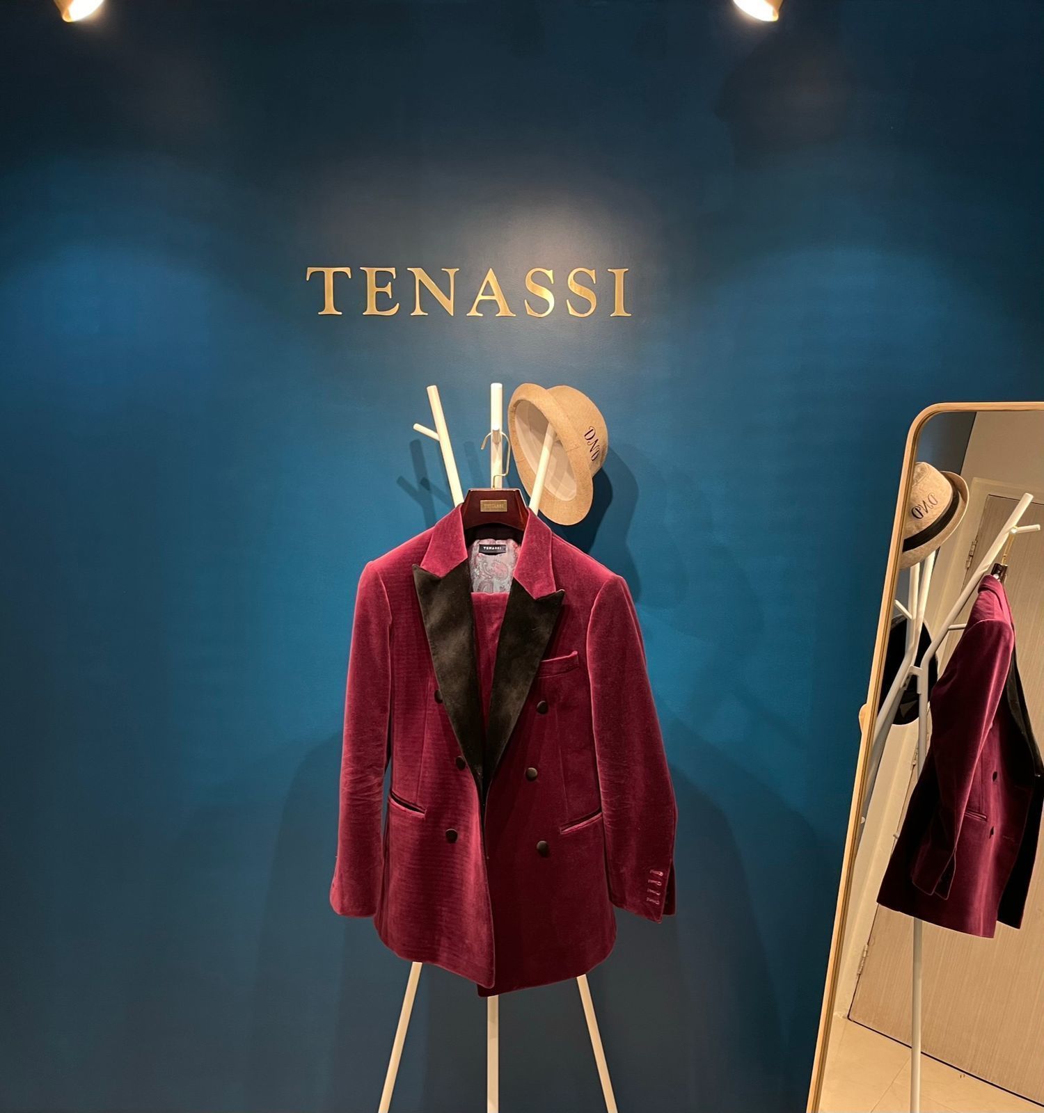 Kingsman-Tailored cloth shop Low-poly 3D model_10