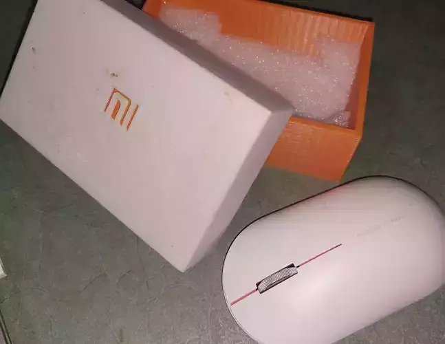 Box with Xiaomi logo