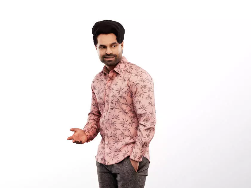 Panju 13047 - Talking Mediterranean Man Walking Low-poly 3D model_0