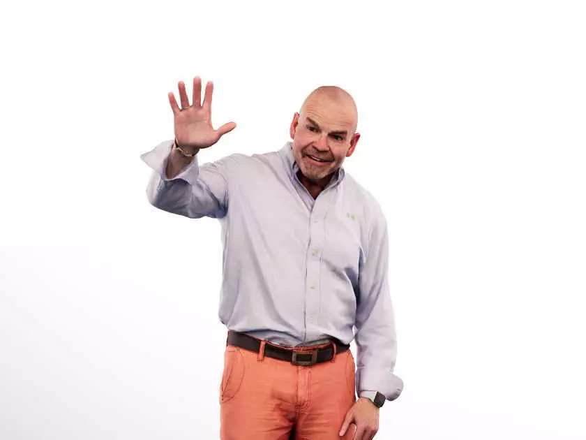 Dirk 13267 - Standing Casual Man Waving Low-poly 3D model_0