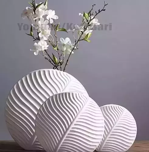 Leaf pattern vase 2