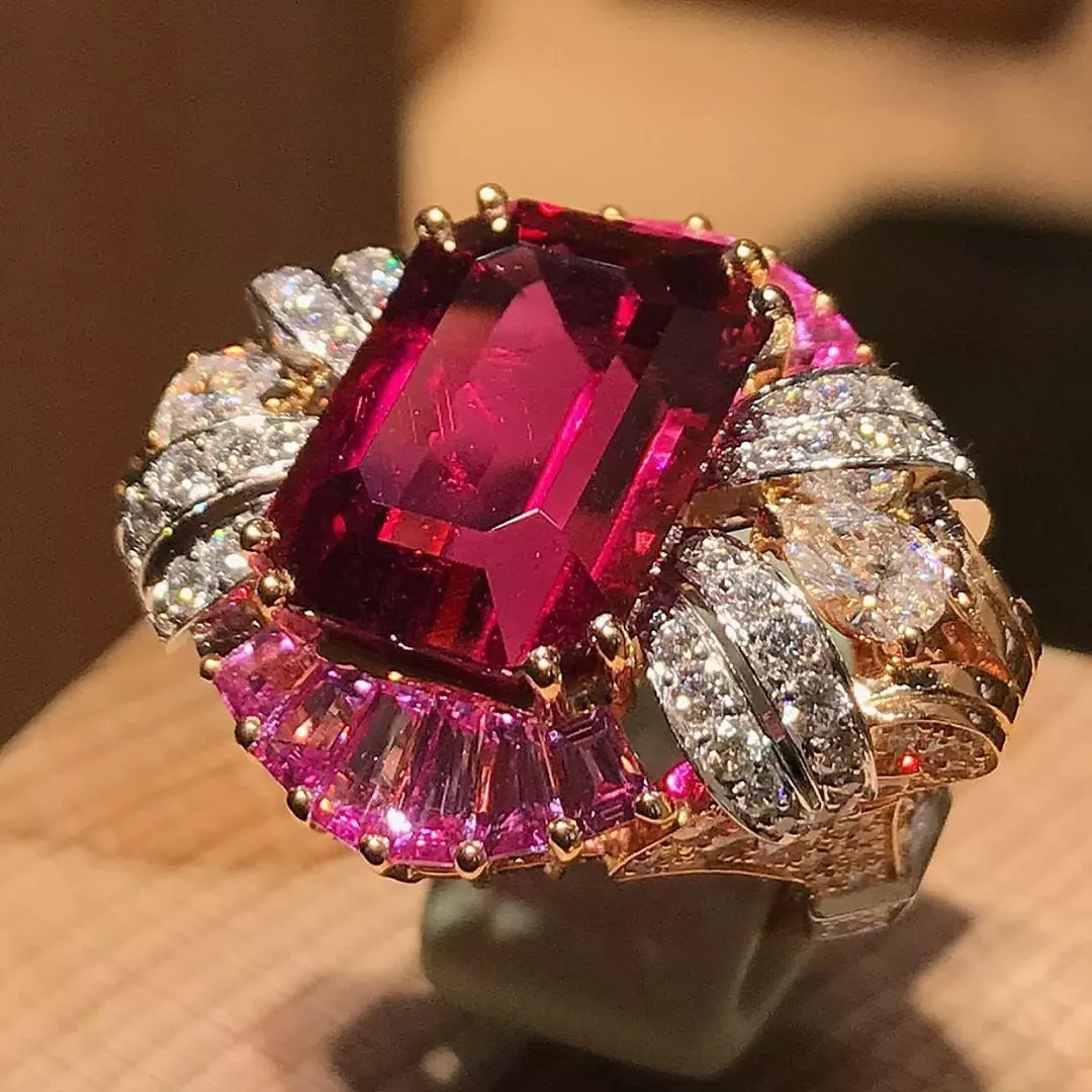 King Crown Big Emerald Cut Diamonds Ring 3D print model_0