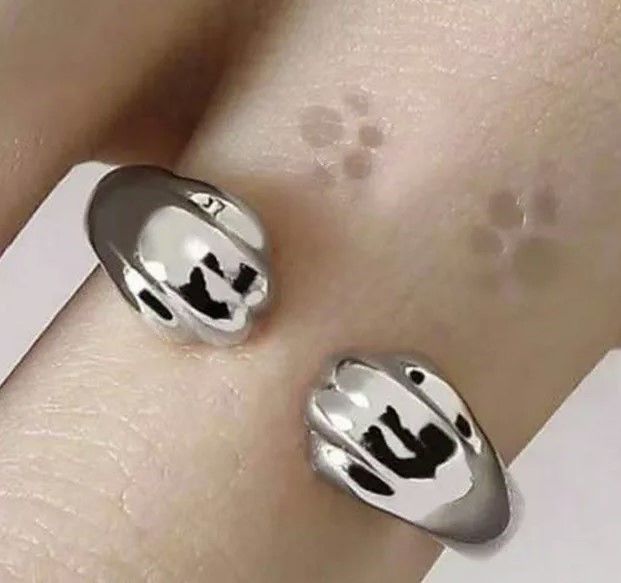 Ring with dog paws and footprints 3D print model_2
