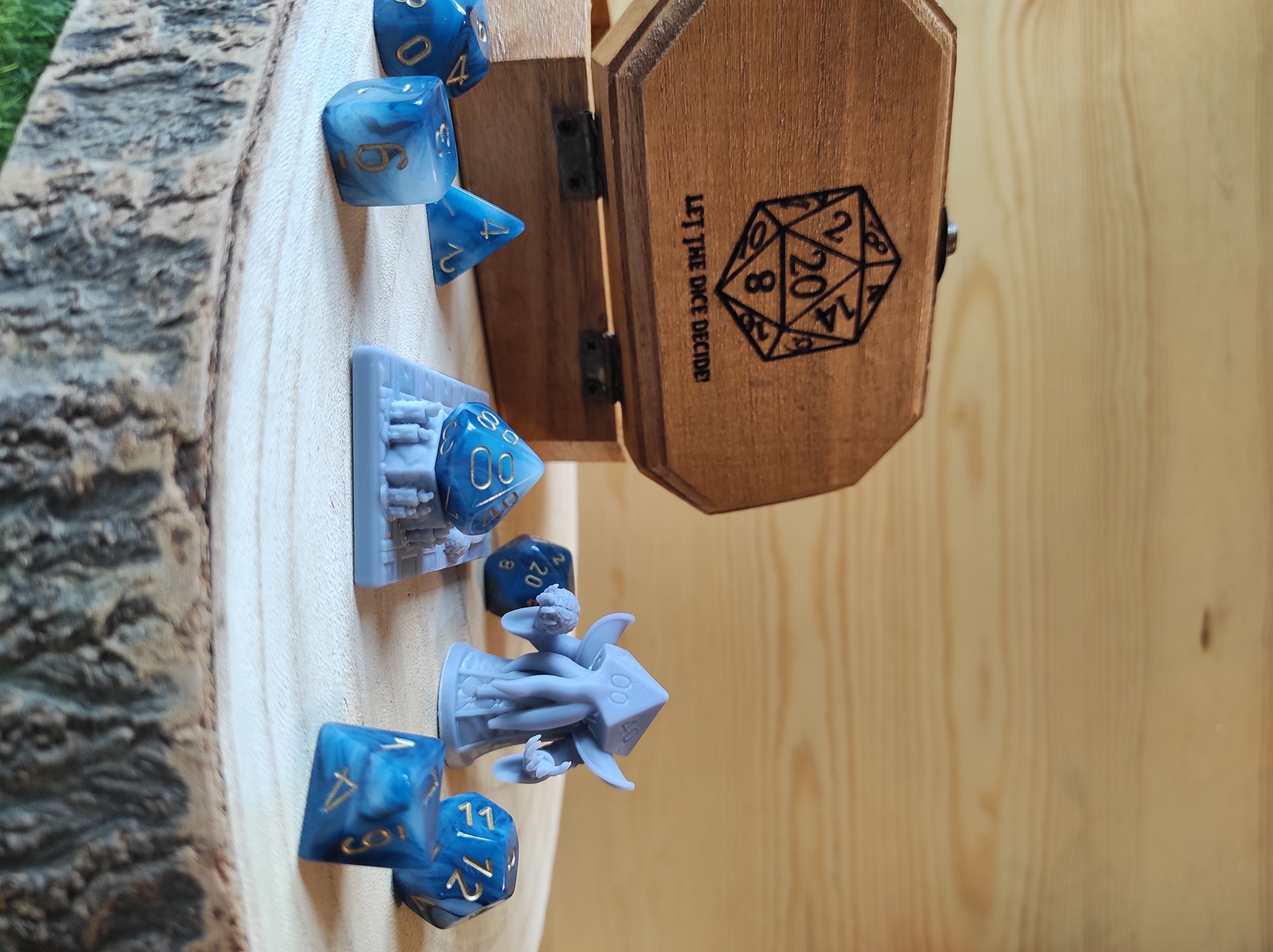 Dice Keepers - D100 Mindflayer mini and polyhedral dice stand 3D print model_1