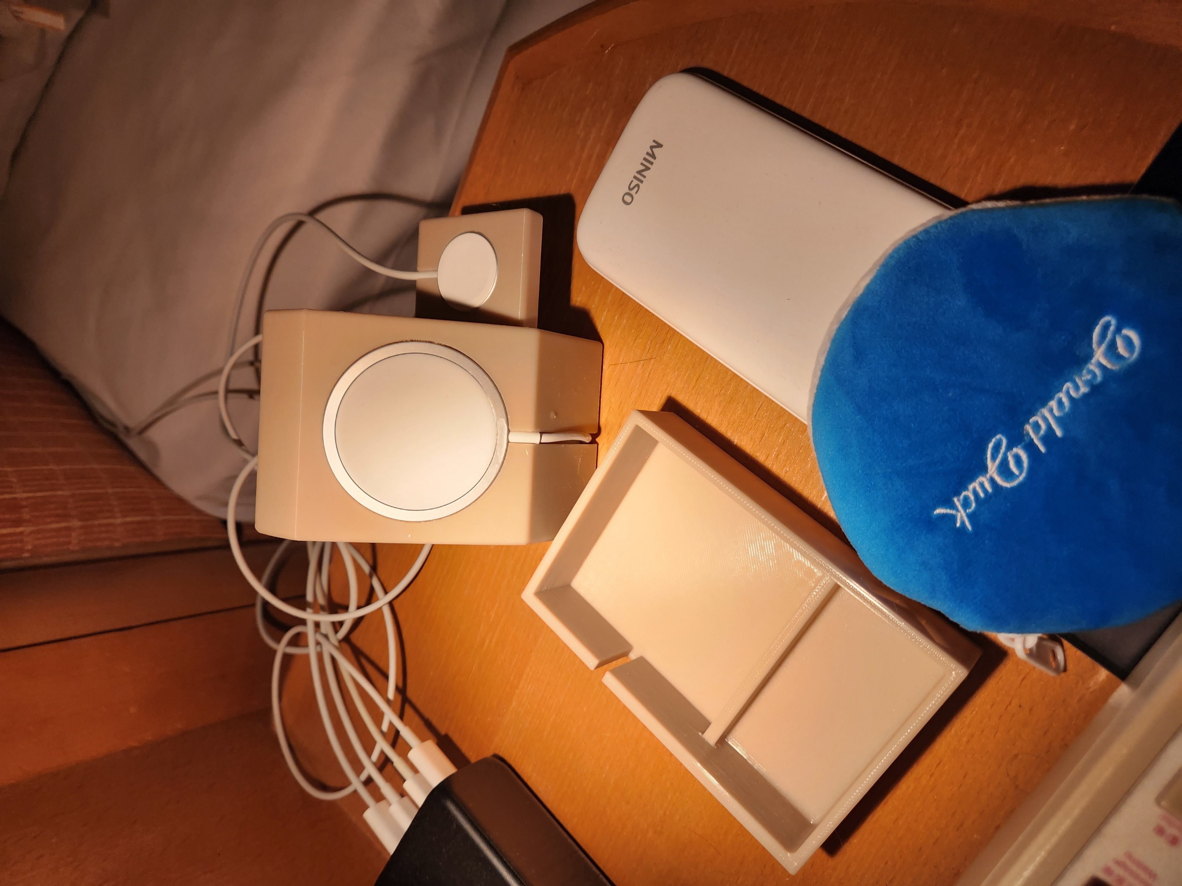 MAGSAFE STAND FOR IPHONE AND WATCH Free 3D print model_3