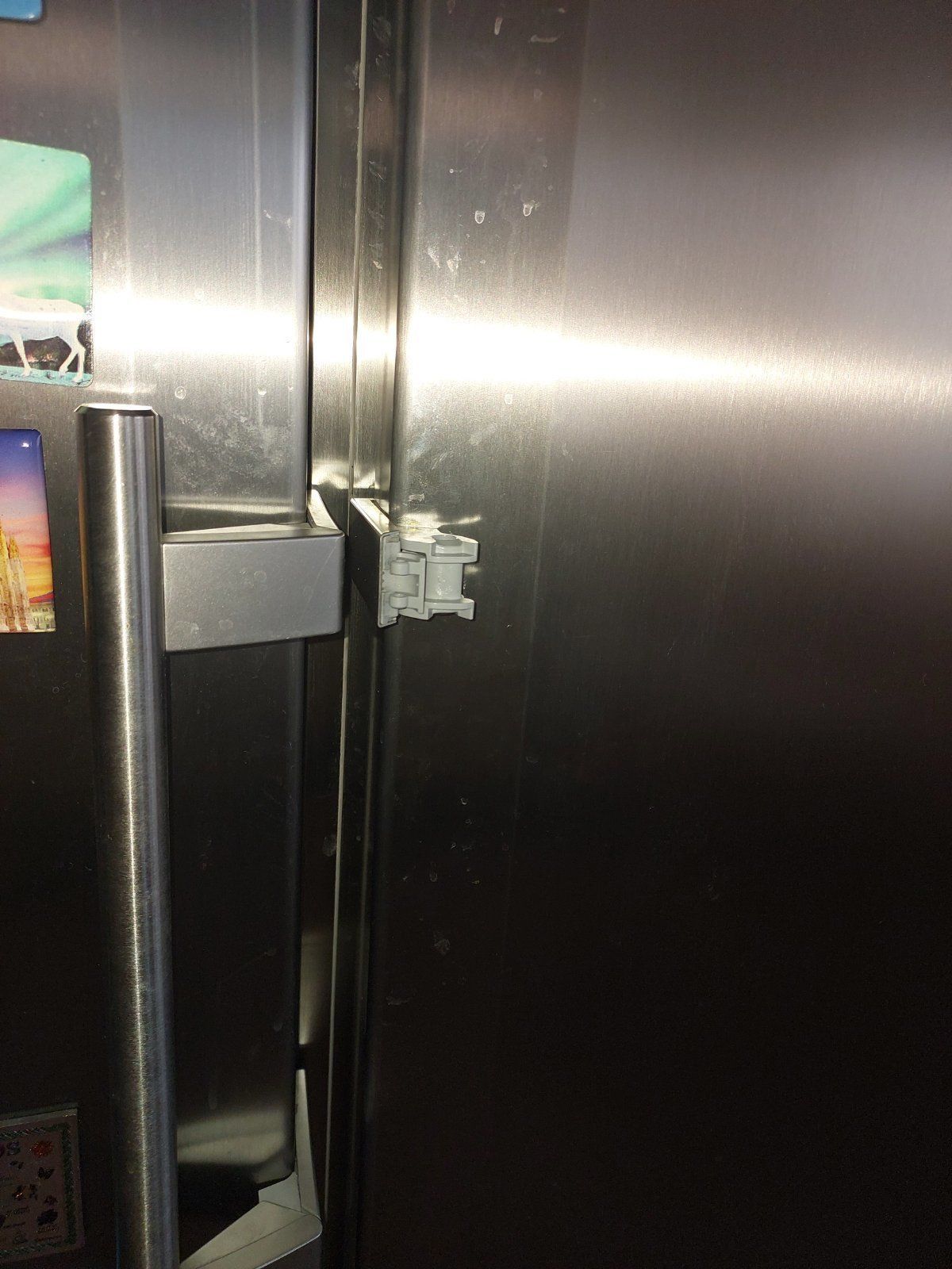 Liebherr refrigerator door handle mounting bracket 9590178 3D print model_2