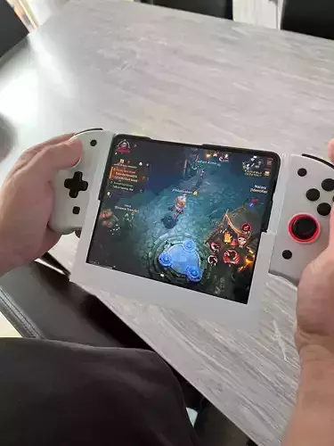 Samsung Fold 5 holder with Switch controllers 