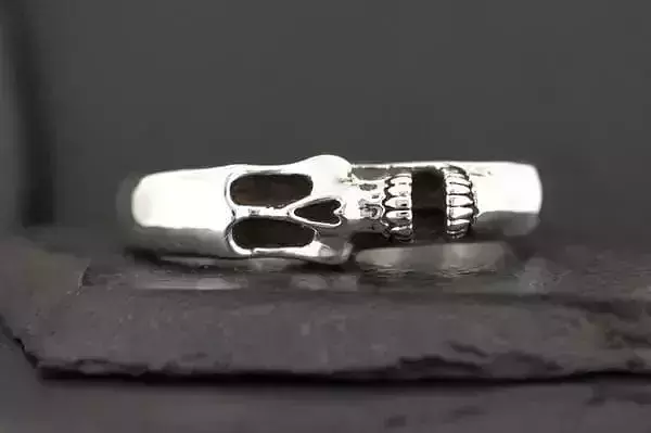 Double finger Skull Ring