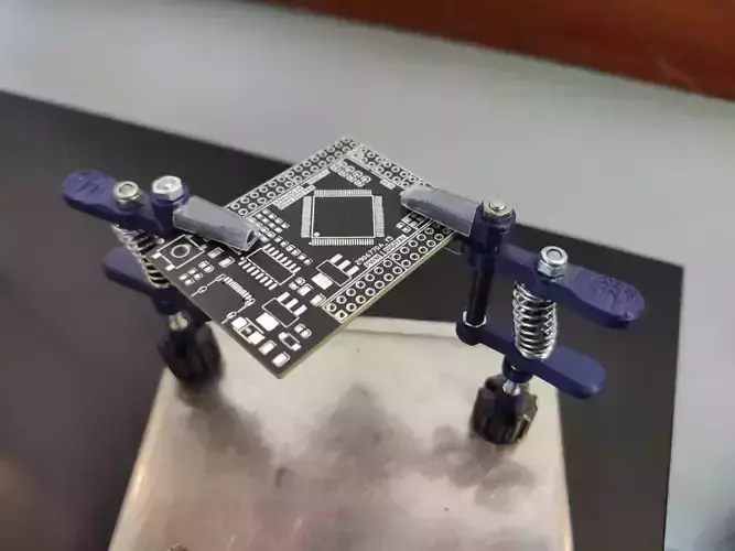 LOW BUDGET OMNIFIXO  PCB HOLDER