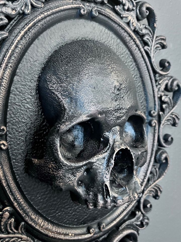Baroque style frame skull 3D print model_1