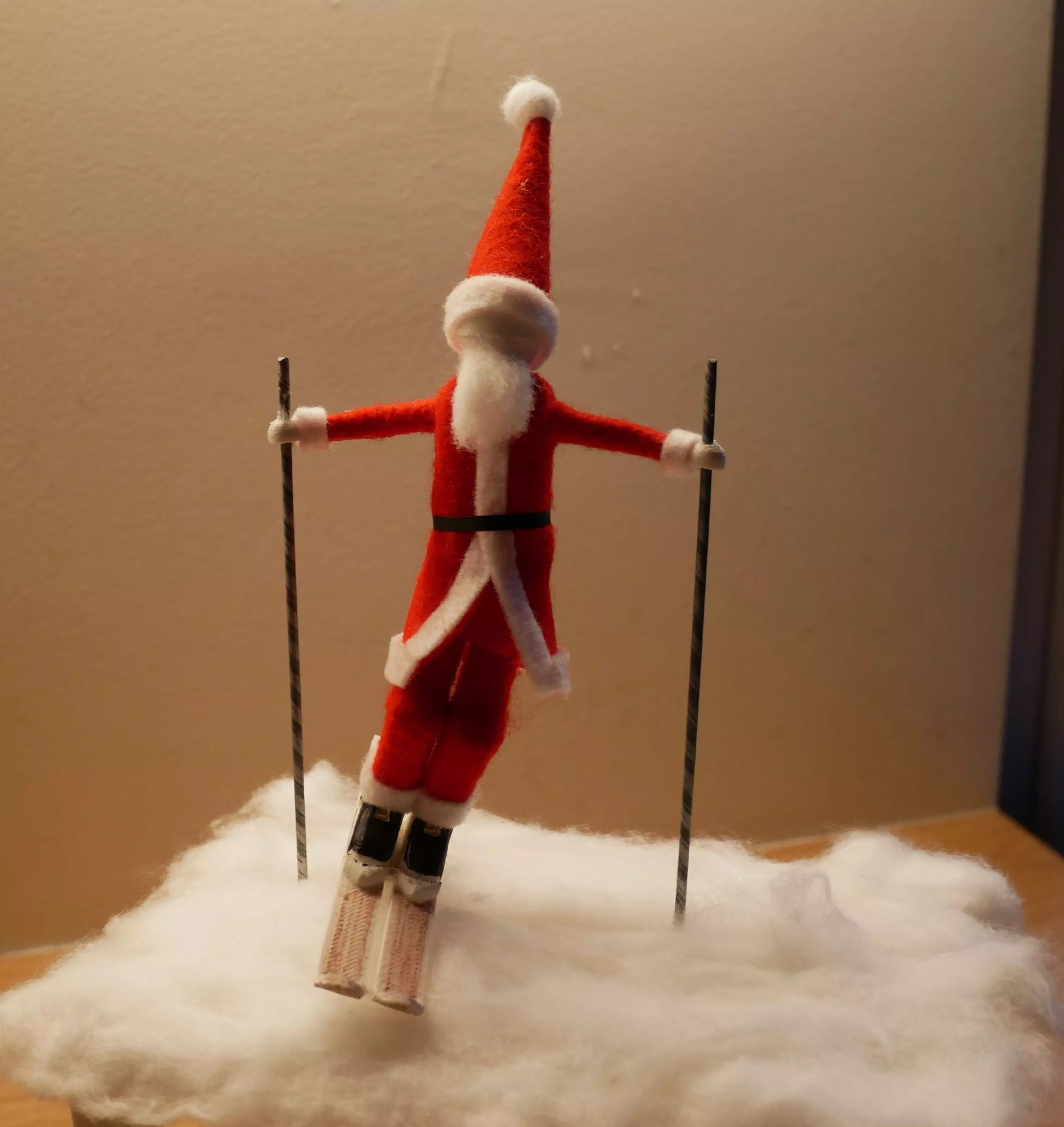 Santa Claus who skis or Automaton that skis 3D print model_0