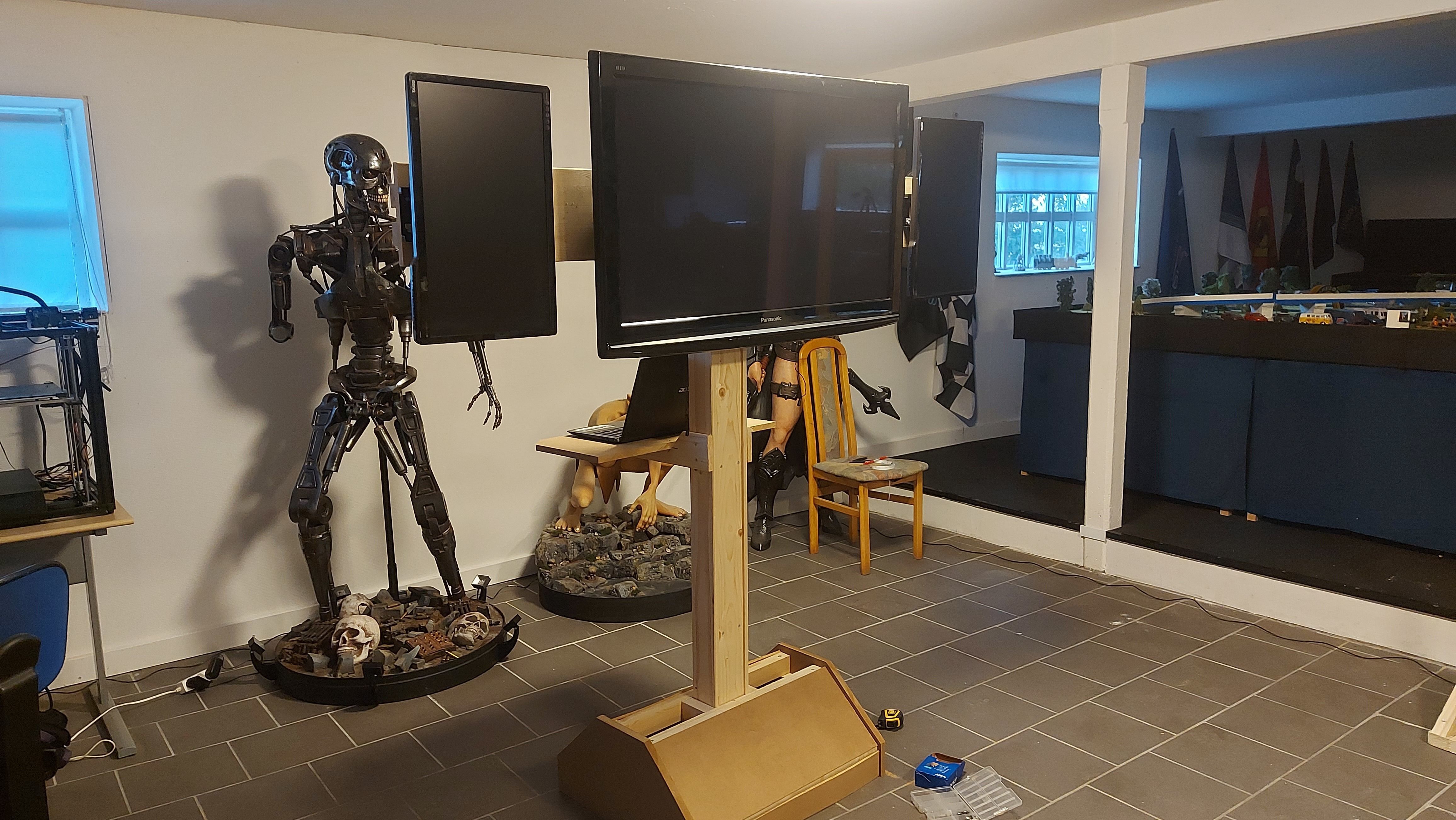 Floor Stand - 3 Screen Version Free 3D print model_3