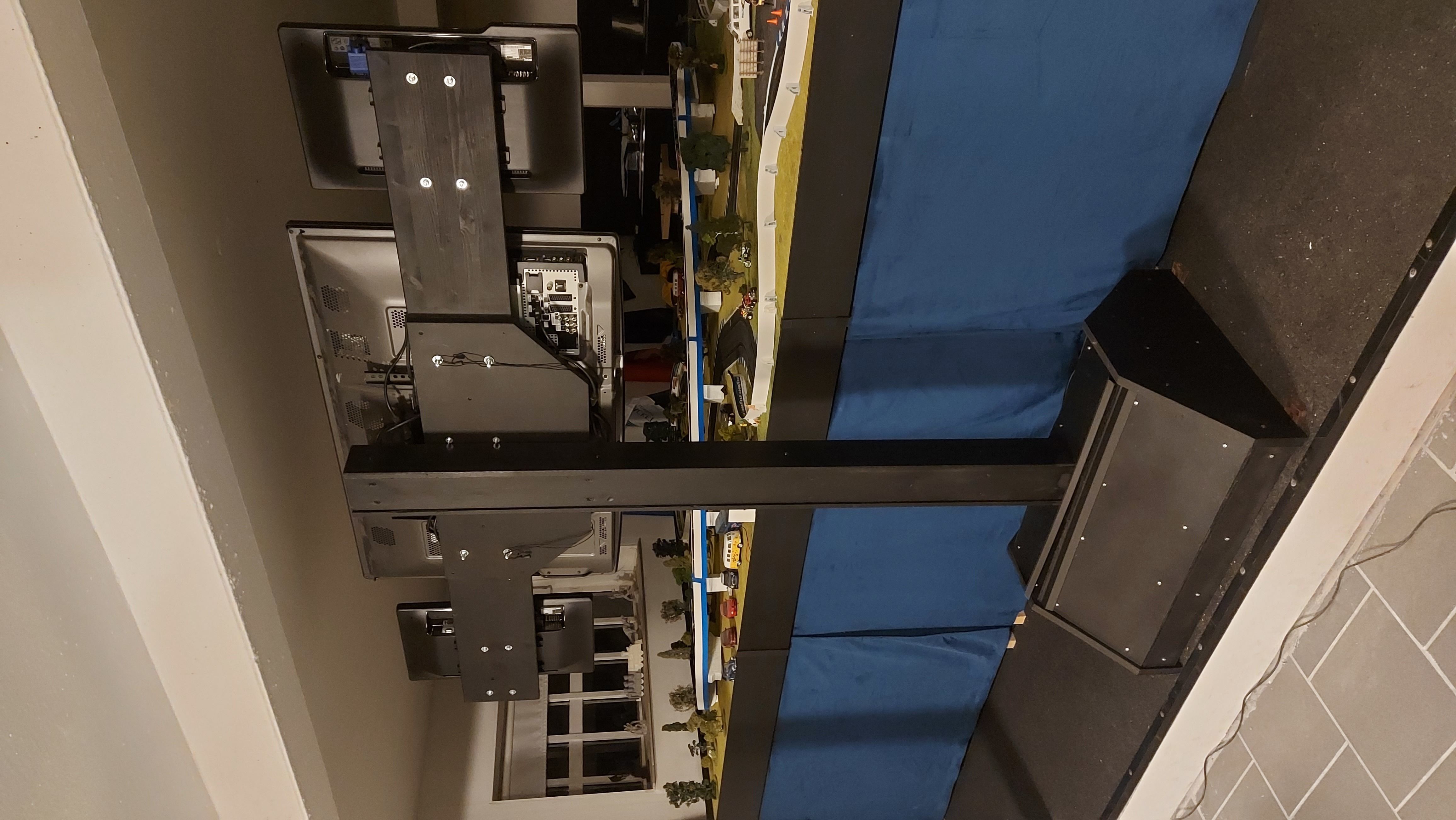 Floor Stand - 3 Screen Version Free 3D print model_4