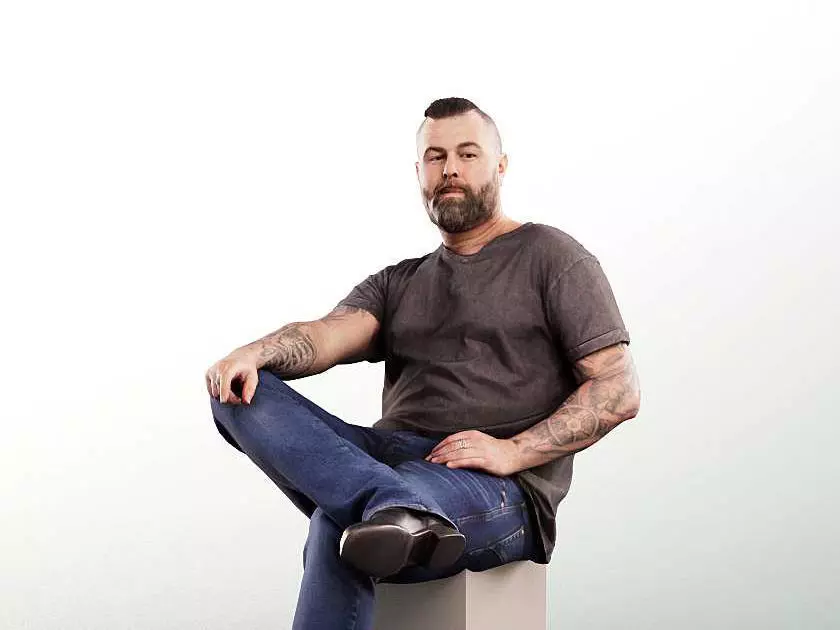 Olaf 13334 - Sitting Casual Man Low-poly 3D model_0