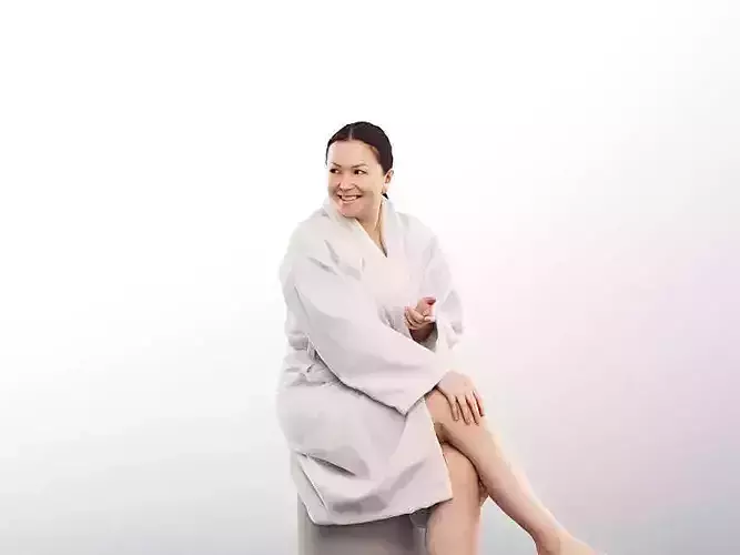 Vicky 11173 - Sitting Woman In Bathrobe