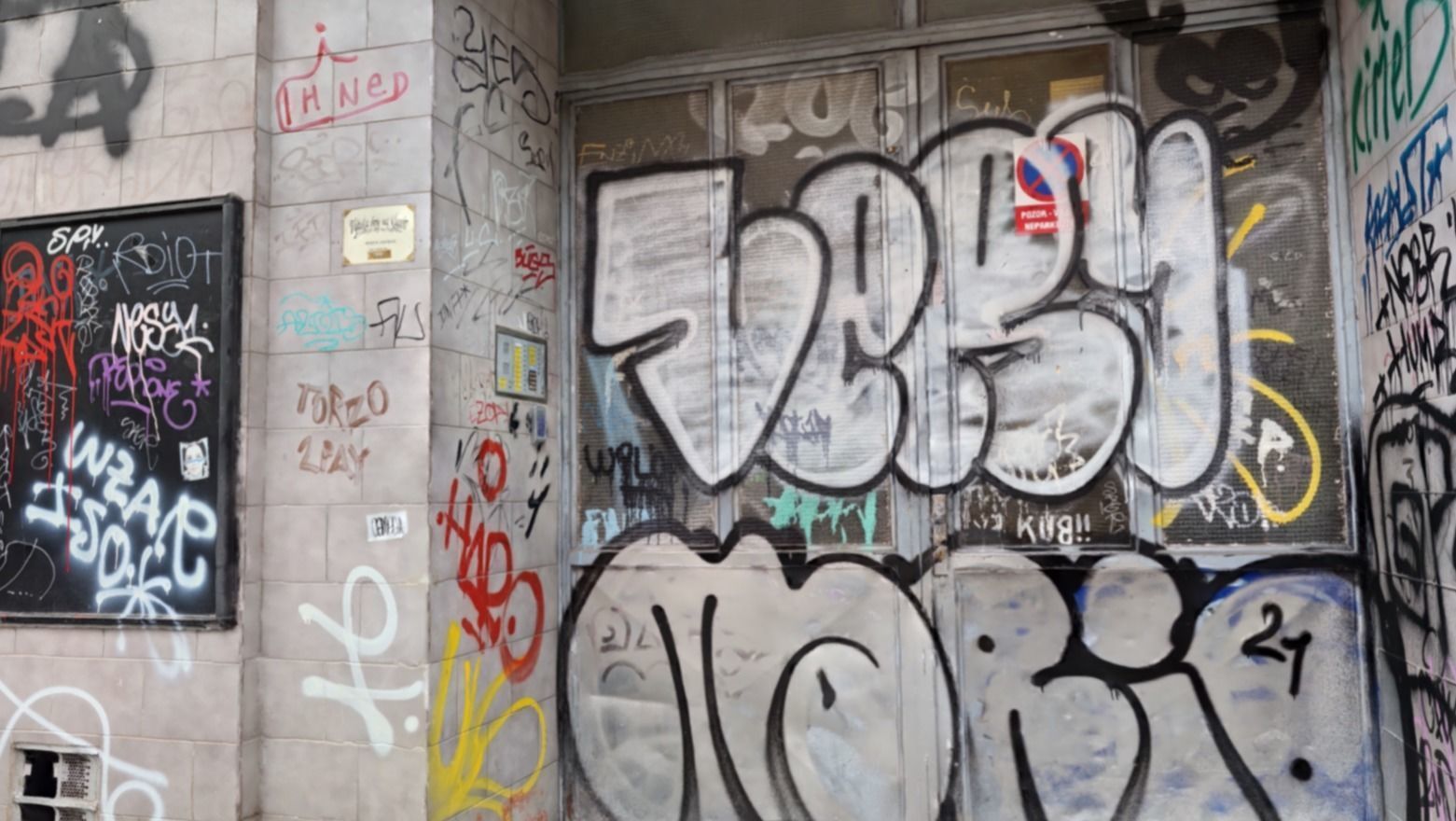 Street Corner House Entrance with Graffiti 3D model_4