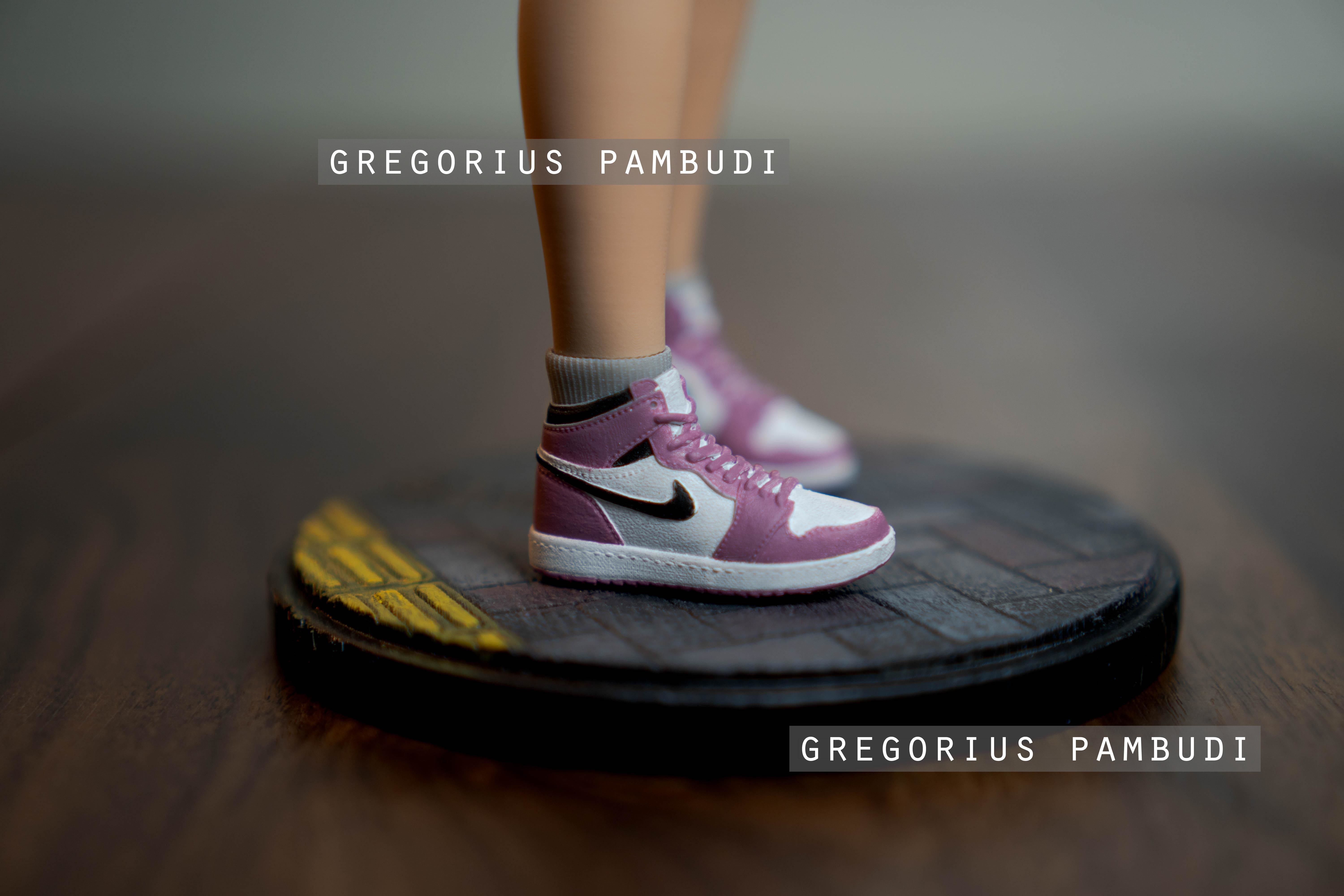 A woman walking on the sidewalk 3d printable 3D print model_14