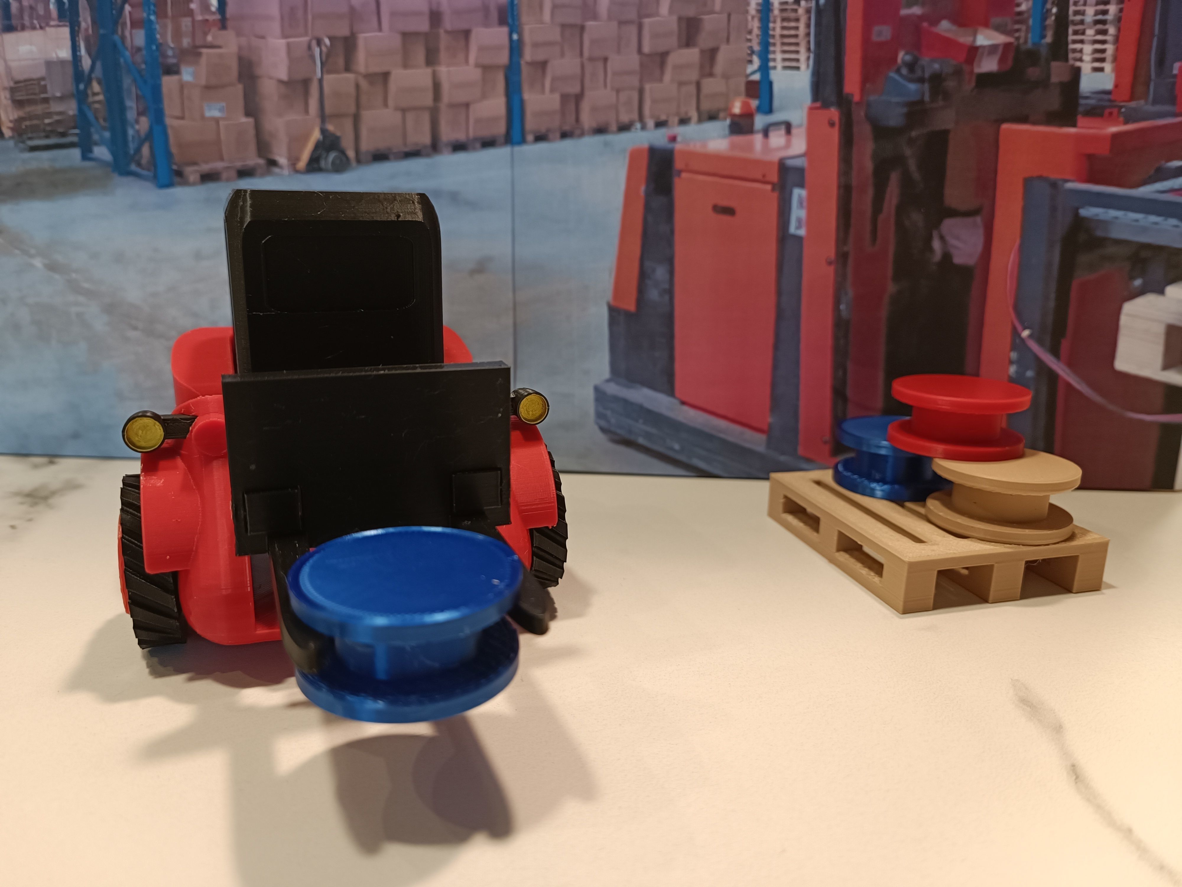 FORKLIFT WITH MOVING FORK - BOARD GAME - CHARIOT ELEVATEUR MOBIL 3D print model_3