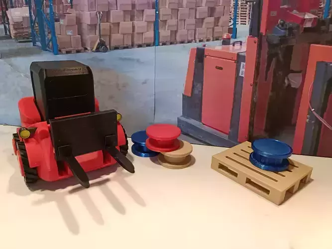 FORKLIFT WITH MOVING FORK - BOARD GAME - CHARIOT ELEVATEUR MOBIL 3D print model