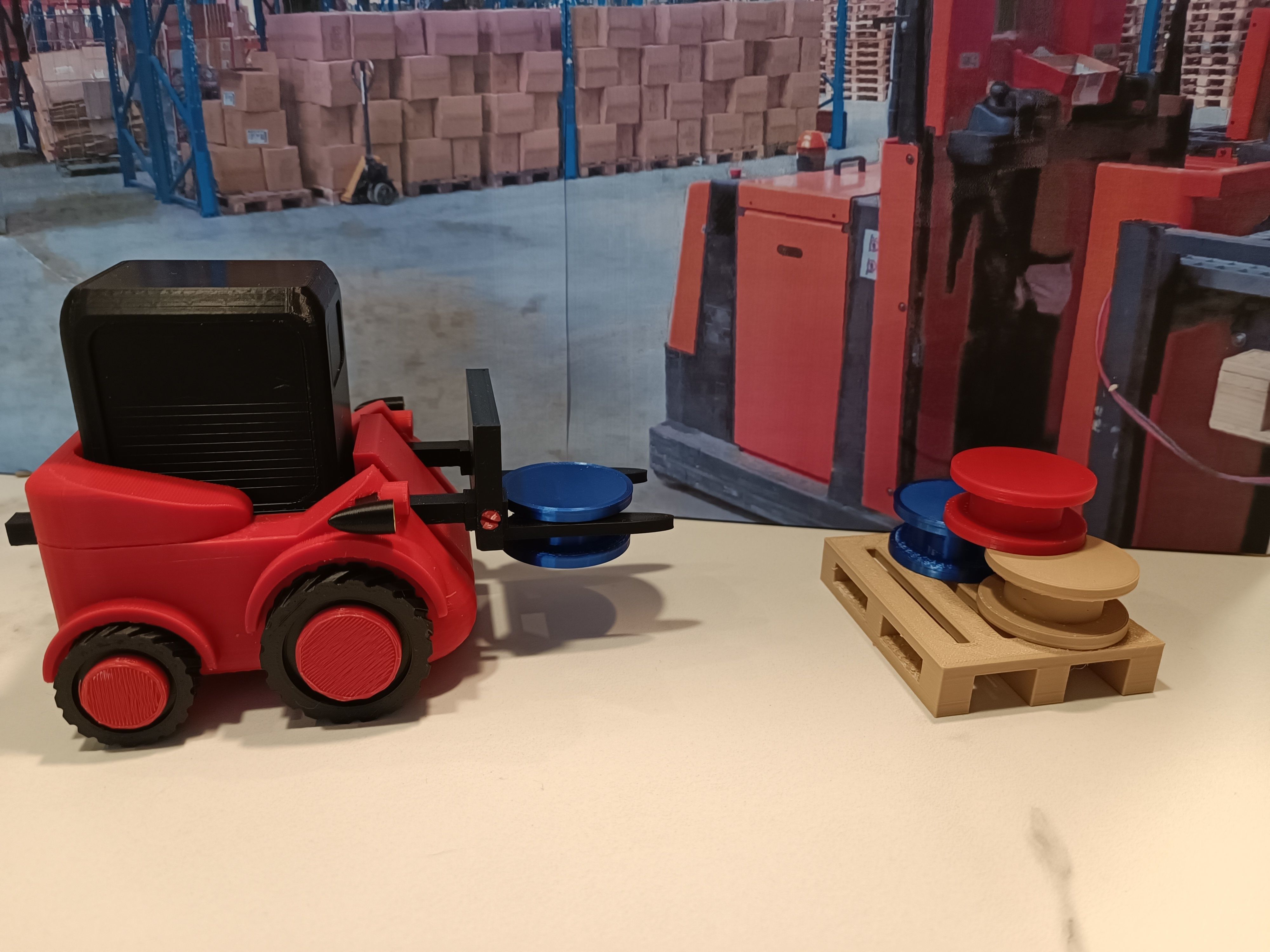 FORKLIFT WITH MOVING FORK - BOARD GAME - CHARIOT ELEVATEUR MOBIL 3D print model_2