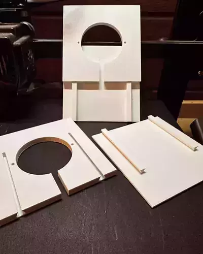 Tablet holder for socket box