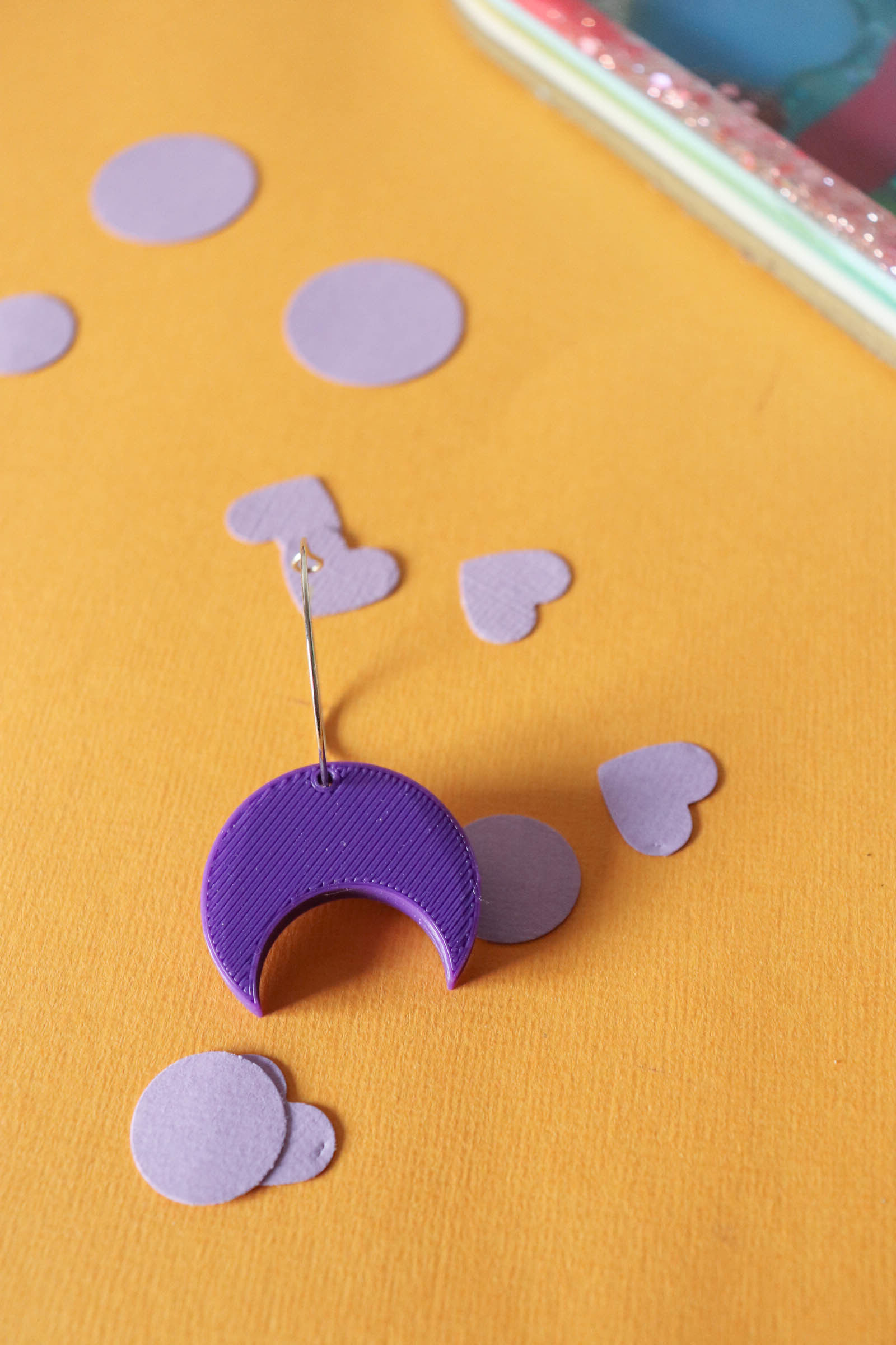 Pendiente de luna Free 3D model_1