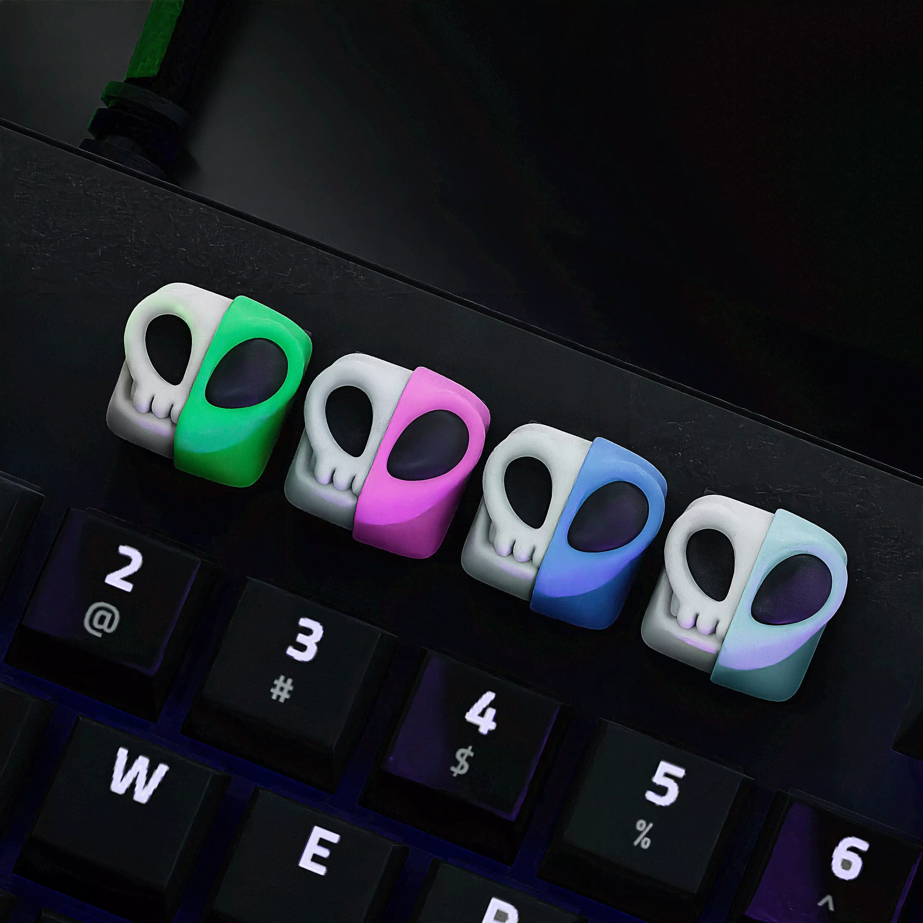 Half skull Alien - Mechanical Keyboard 3D print model_0