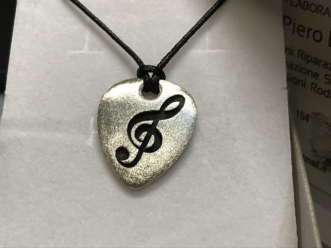 3D printable guitar pick with engraved violin key picture Free 3D print model