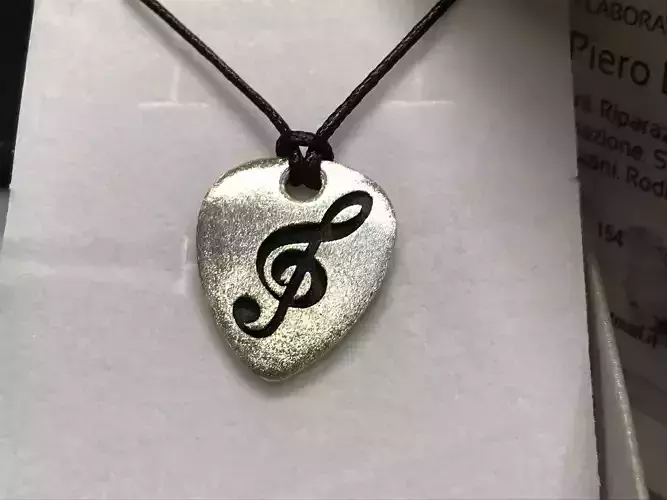 3D printable guitar pick with engraved violin key picture