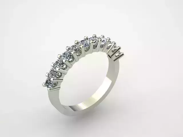 Engagement ring with round diamonds 