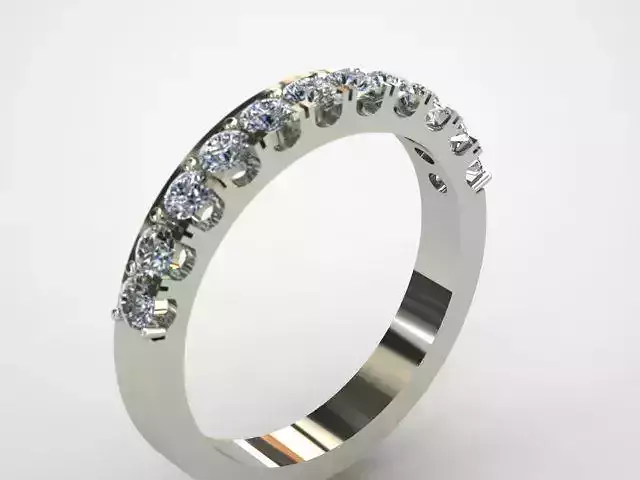 Engagement ring with round diamonds 