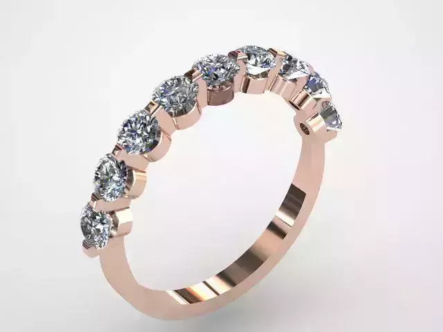 Engagement ring with round diamond 
